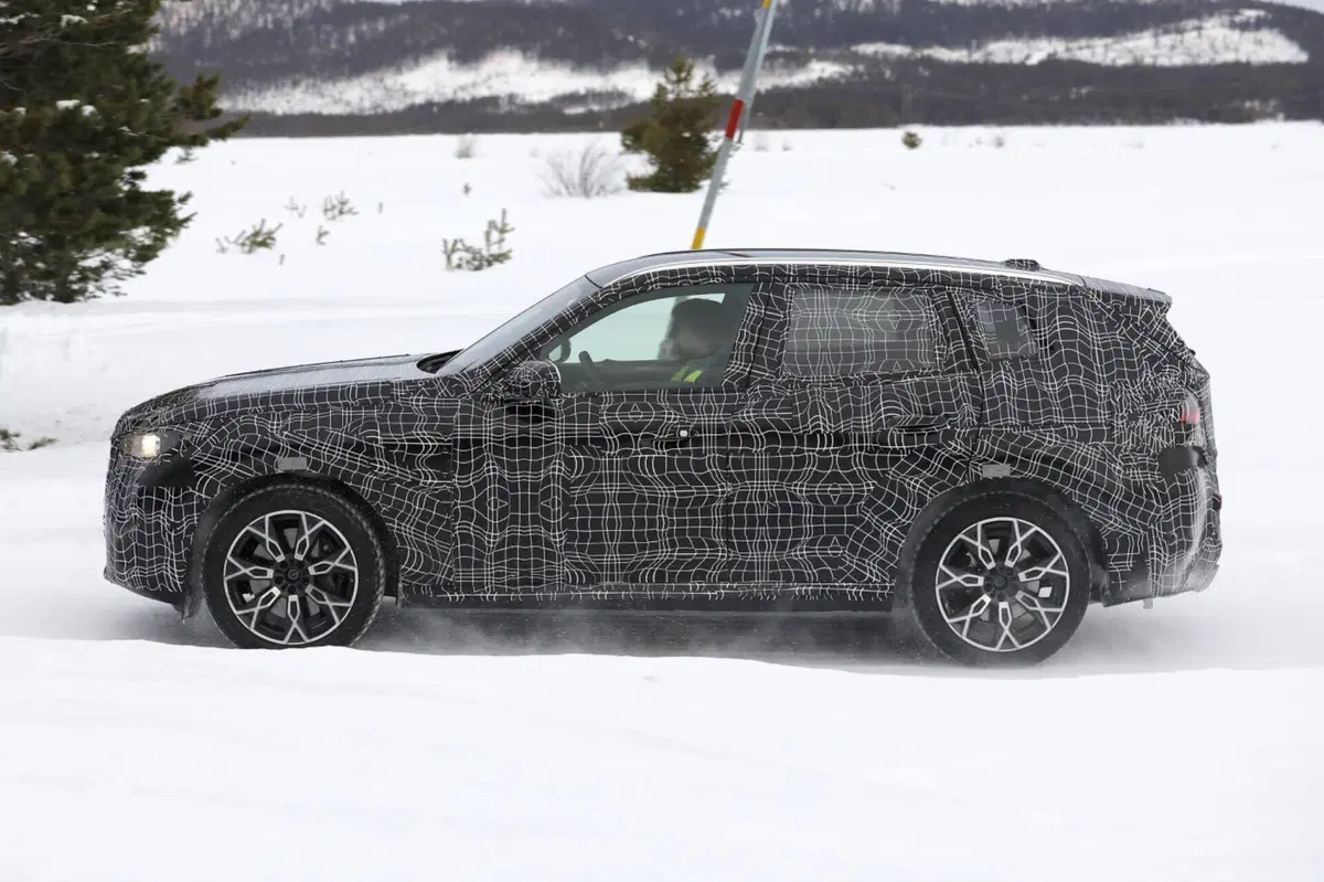 BMW X3 2023, la nuova generazione è in arrivo [Foto Spia] (13)