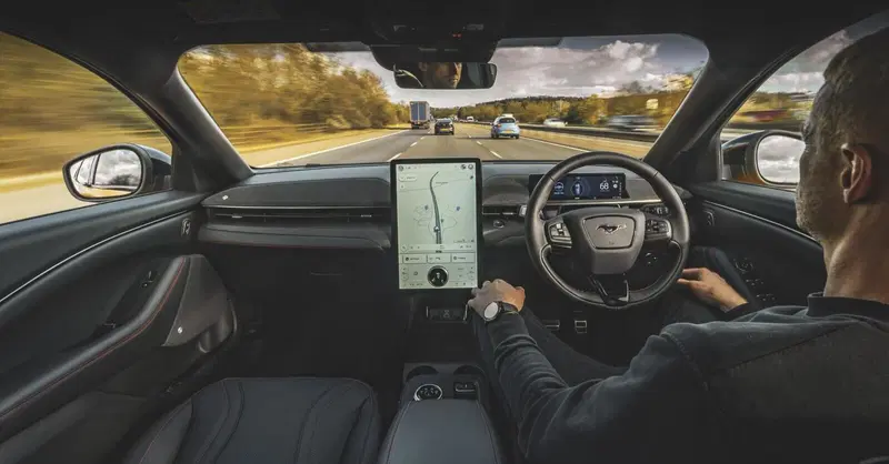 Ford: guida senza mani in autostrada con l'elettrica Mach-e