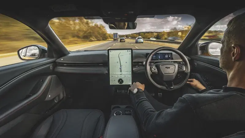 Ford: guida senza mani in autostrada con l'elettrica Mach-e