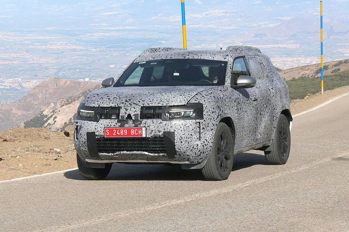 Dacia Duster 2024, la nuova generazione è in arrivo [Foto Spia] (2)