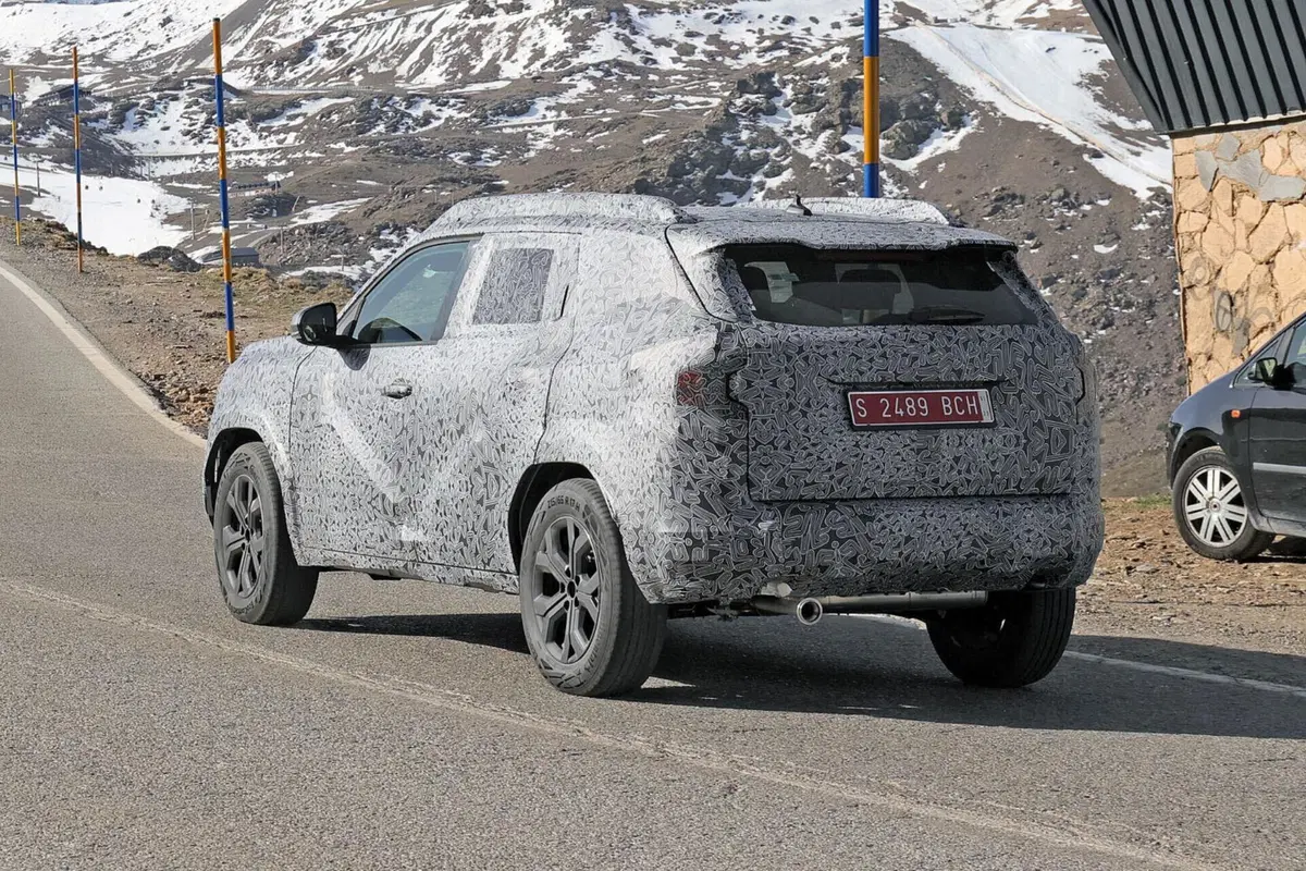 Dacia Duster 2024, la nuova generazione è in arrivo [Foto Spia] (7)