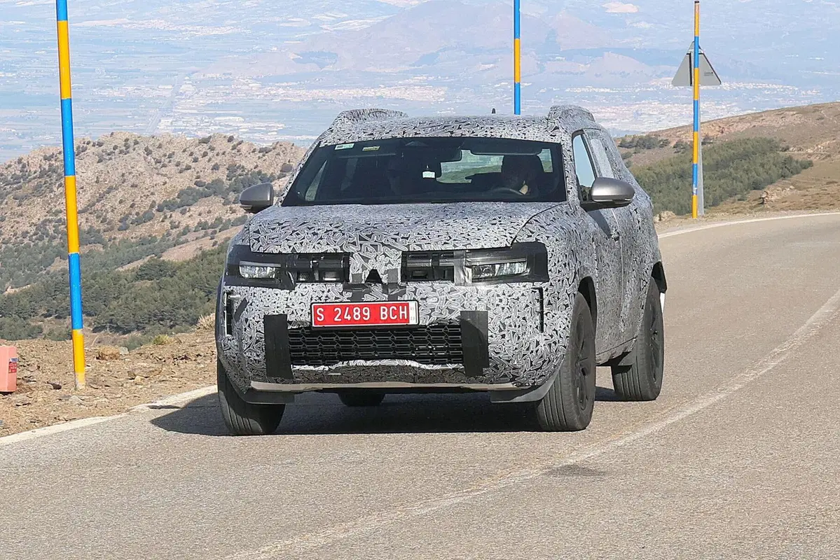 Dacia Duster 2024, la nuova generazione è in arrivo [Foto Spia] (8)