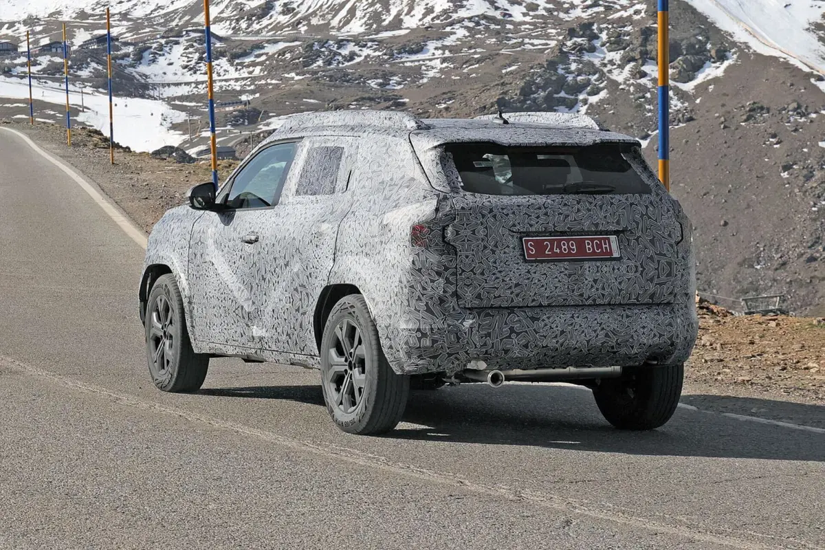 Dacia Duster 2024, la nuova generazione è in arrivo [Foto Spia] (12)