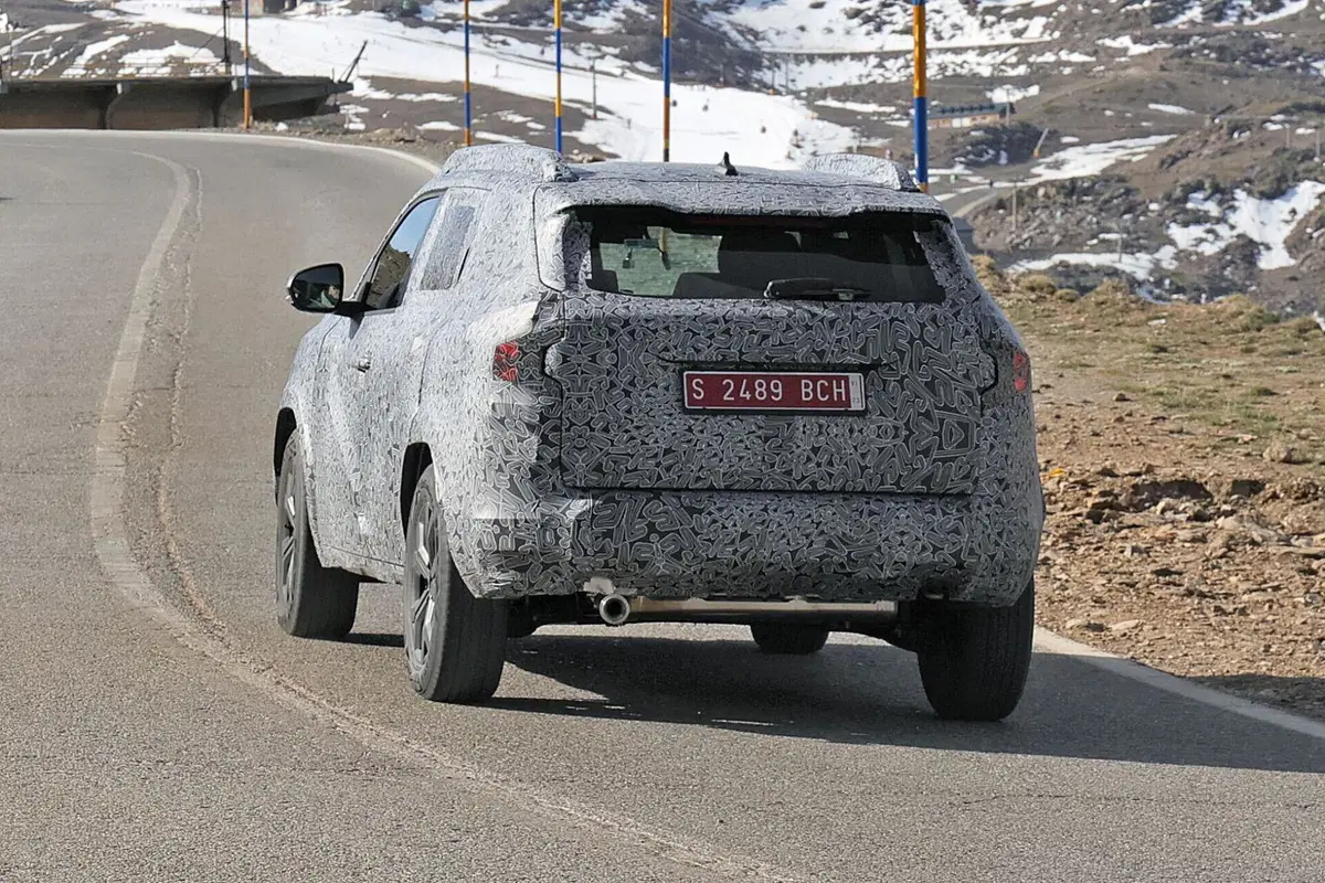 Dacia Duster 2024, la nuova generazione è in arrivo [Foto Spia] (13)