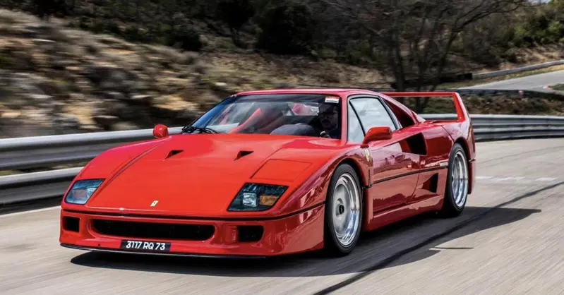 La Ferrari F40 di Alain Prost " Il Professore" &egrave; all'asta: non aveva nemmeno il catalizzatore