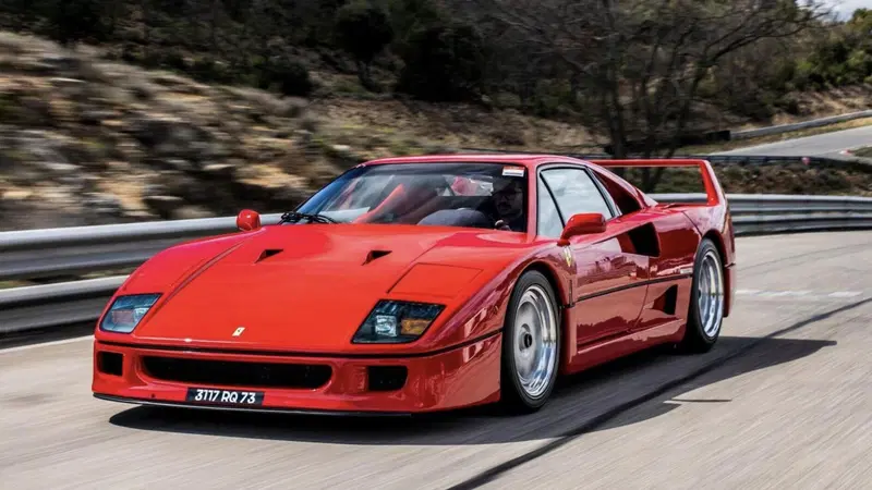 La Ferrari F40 di Alain Prost " Il Professore" &egrave; all'asta: non aveva nemmeno il catalizzatore