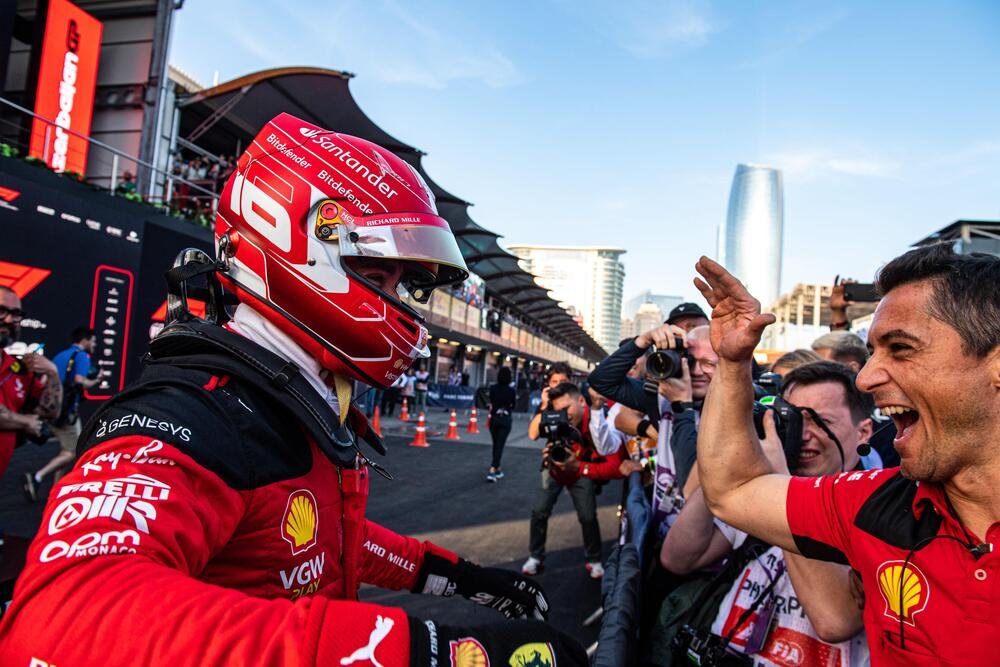 Charles Leclerc imbattibile sul giro secco con la Ferrari SF-23 a Baku