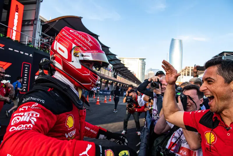 Charles Leclerc imbattibile sul giro secco con la Ferrari SF-23 a Baku