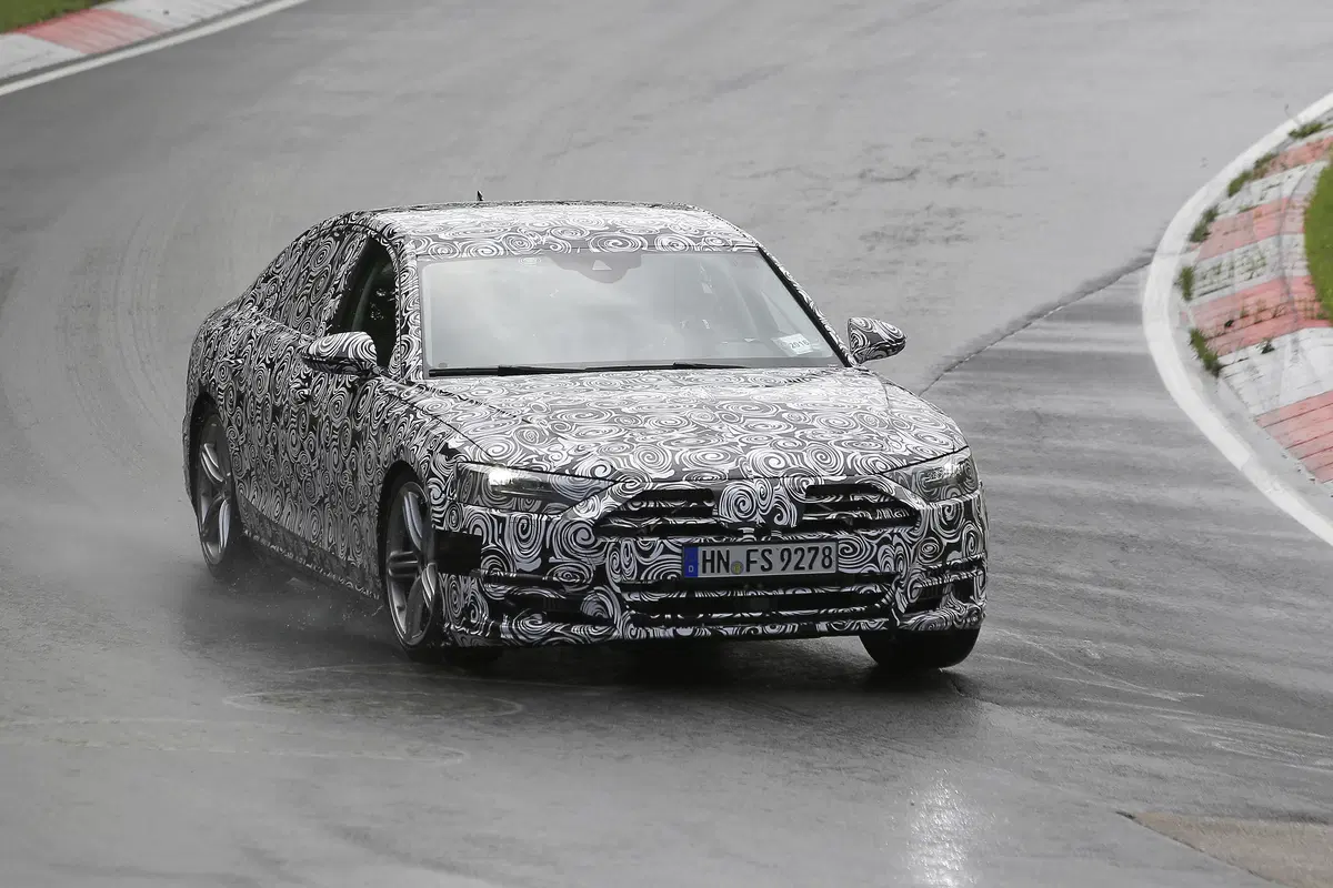 Nuova Audi A8: muletto in test al Nurburgring