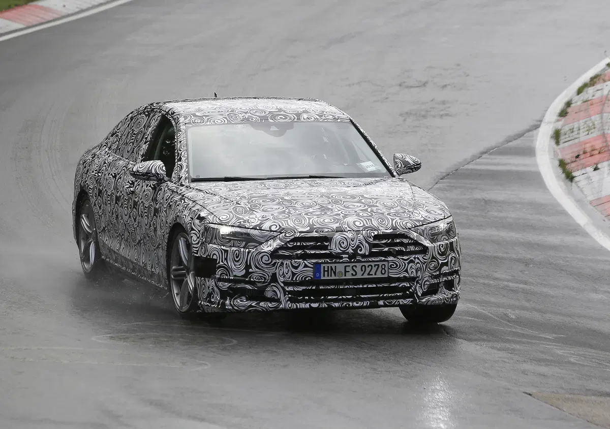 Nuova Audi A8: muletto in test al Nurburgring