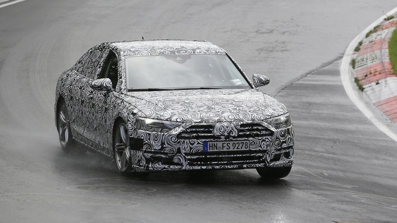 Nuova Audi A8: muletto in test al Nurburgring