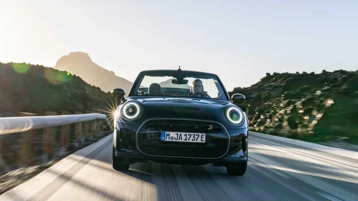 MINI Mini Cabrio 2.0 John Cooper Works JCW auto (49)