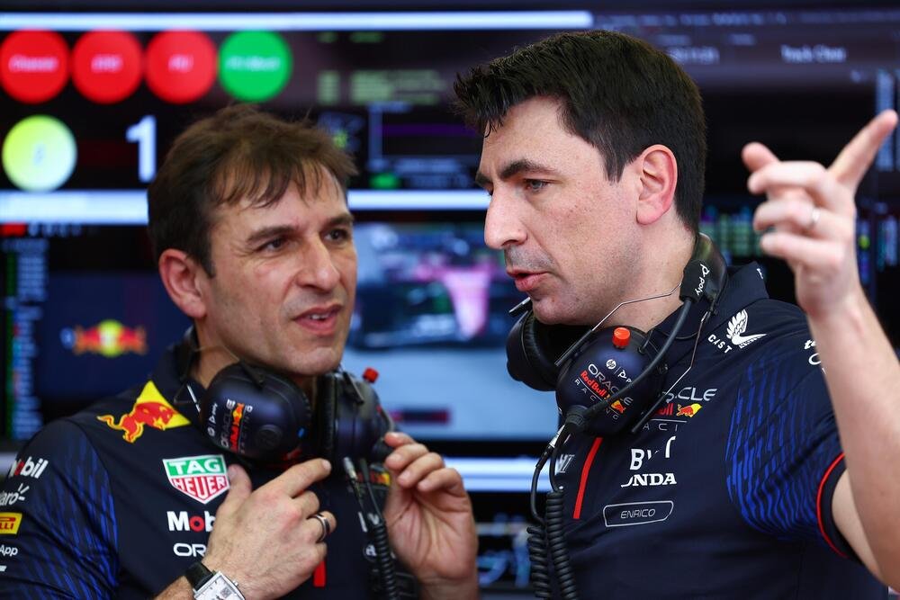 Enrico Balbo, a destra, con Pierre Wach&eacute;, direttore tecnico della Red Bull