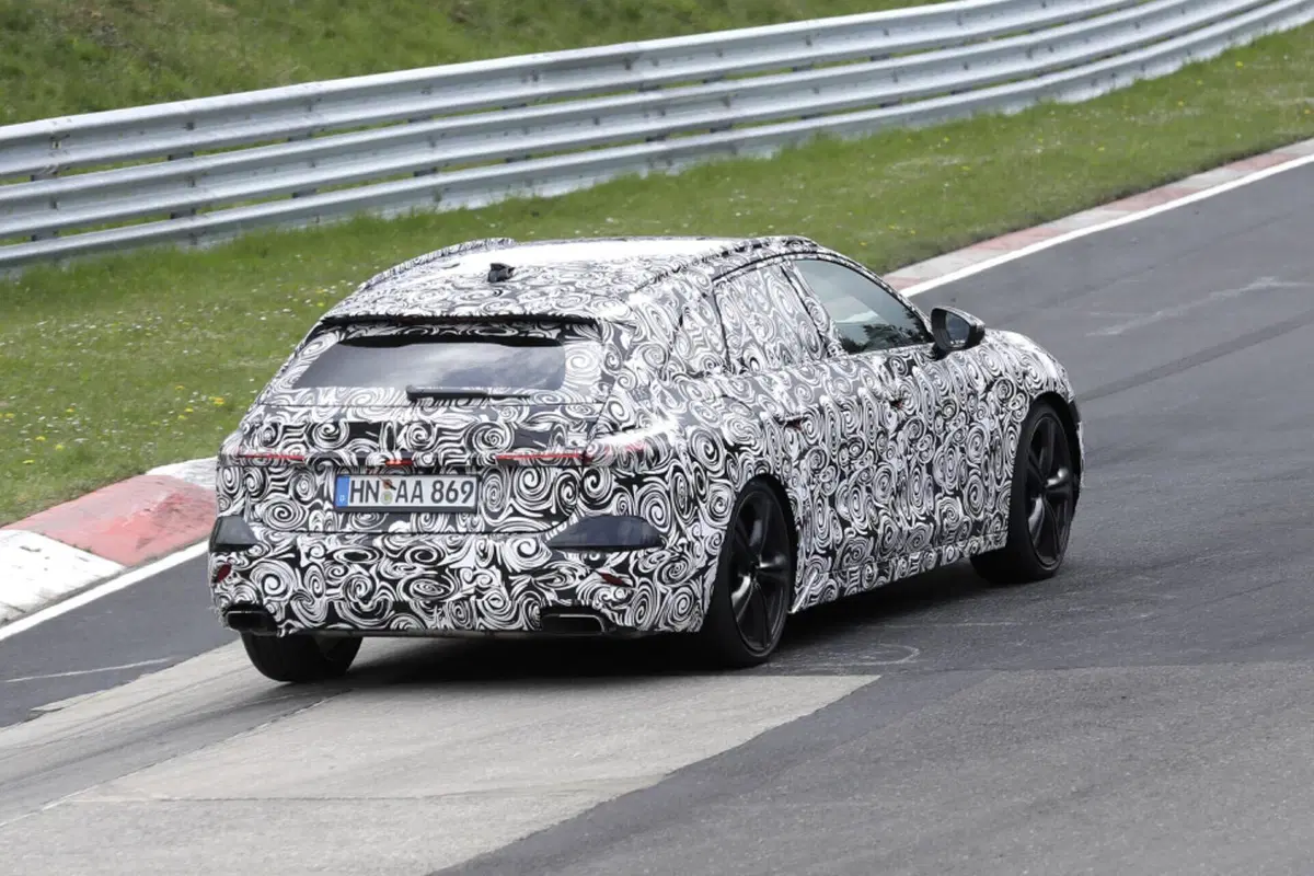 Audi A5 e S5 2023, sarà ibrida Mild-Hybrid e Plug-In [Foto Spia] (15)