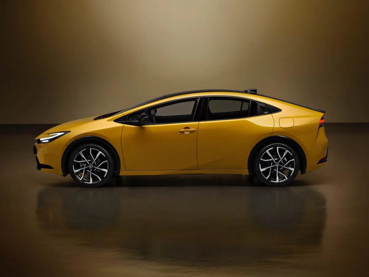 Toyota Prius, ecco i prezzi della nuova generazione  (4)