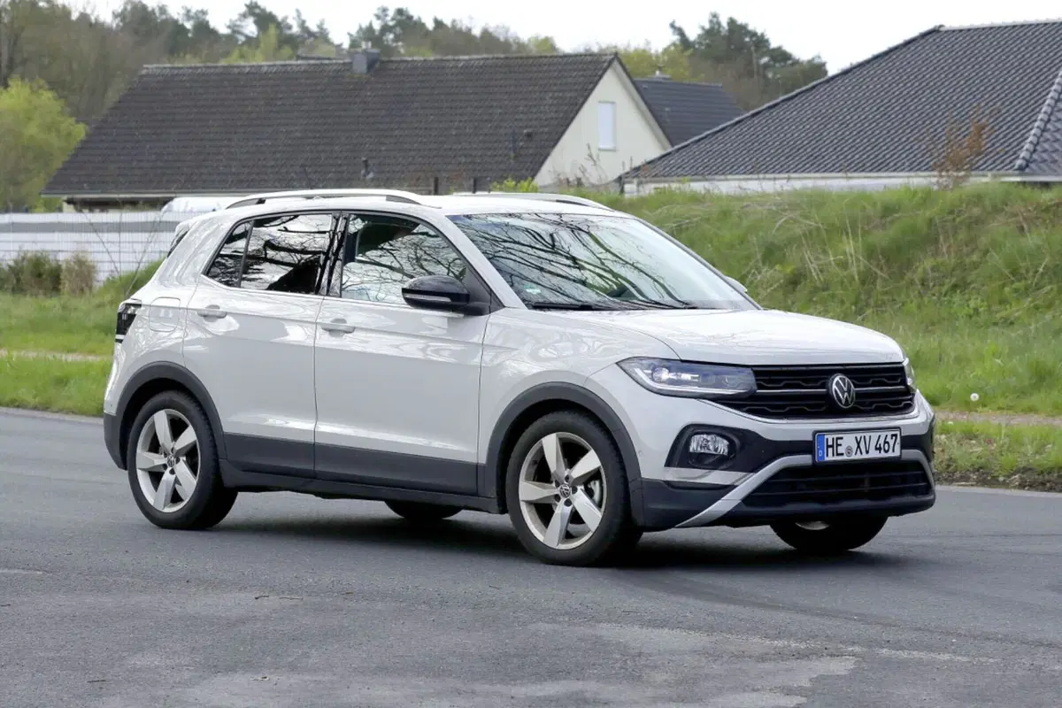 Volkswagen T-Cross 2023, il nuovo Facelift è in arrivo [Foto Spia] (2)