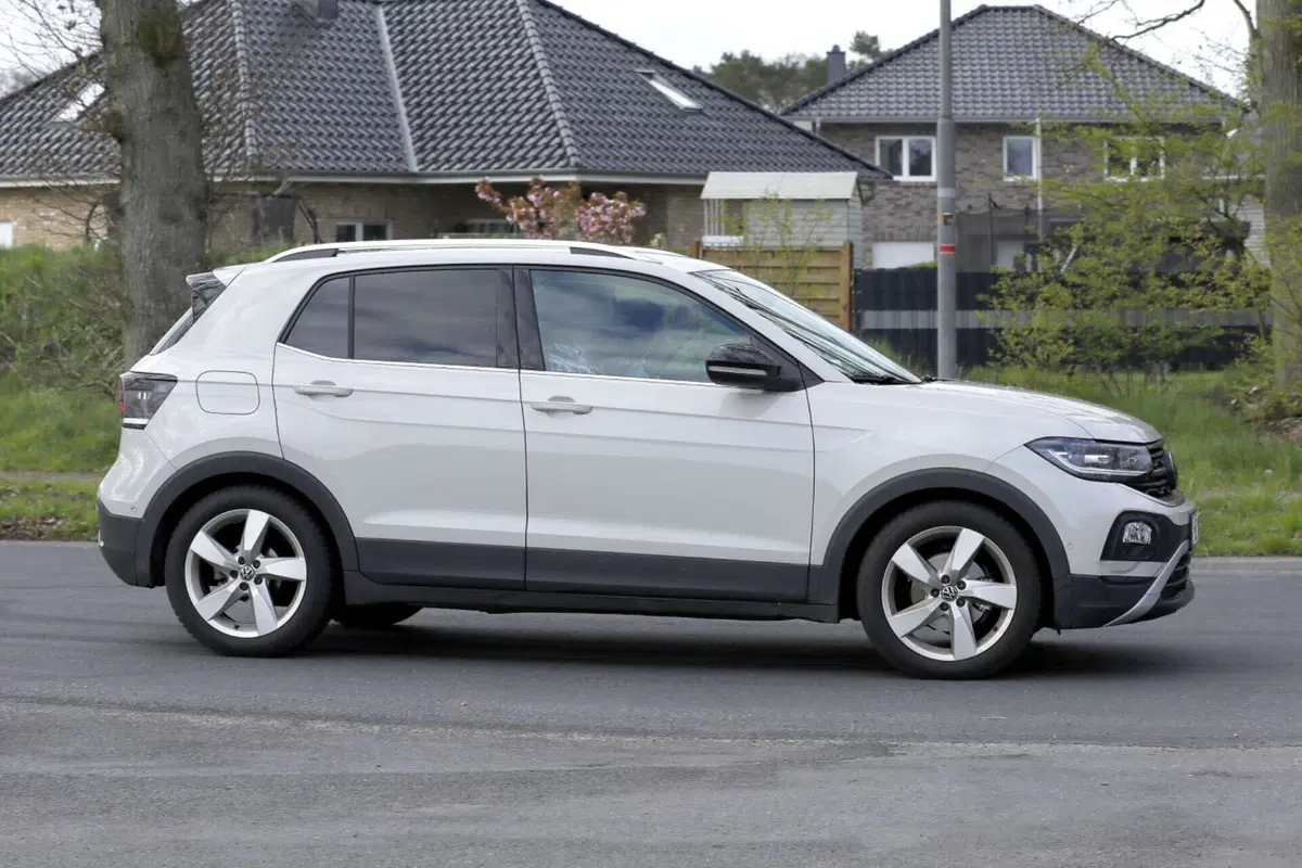 Volkswagen T-Cross 2023, il nuovo Facelift è in arrivo [Foto Spia] (3)