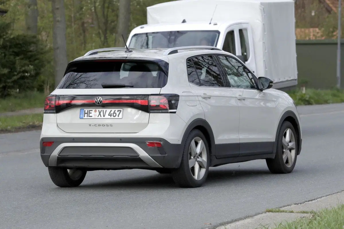 Volkswagen T-Cross 2023, il nuovo Facelift è in arrivo [Foto Spia] (5)