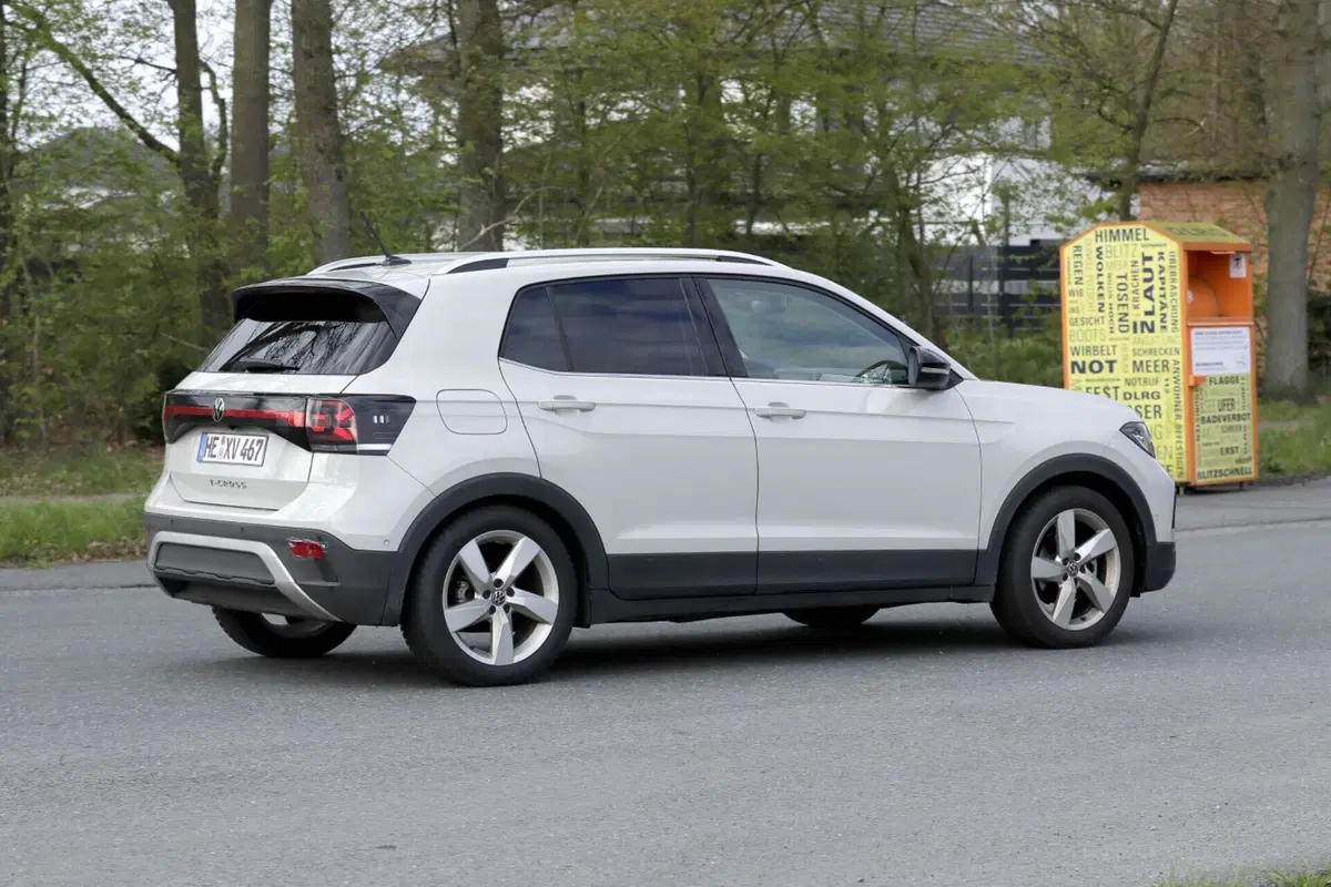 Volkswagen T-Cross 2023, il nuovo Facelift è in arrivo [Foto Spia] (7)