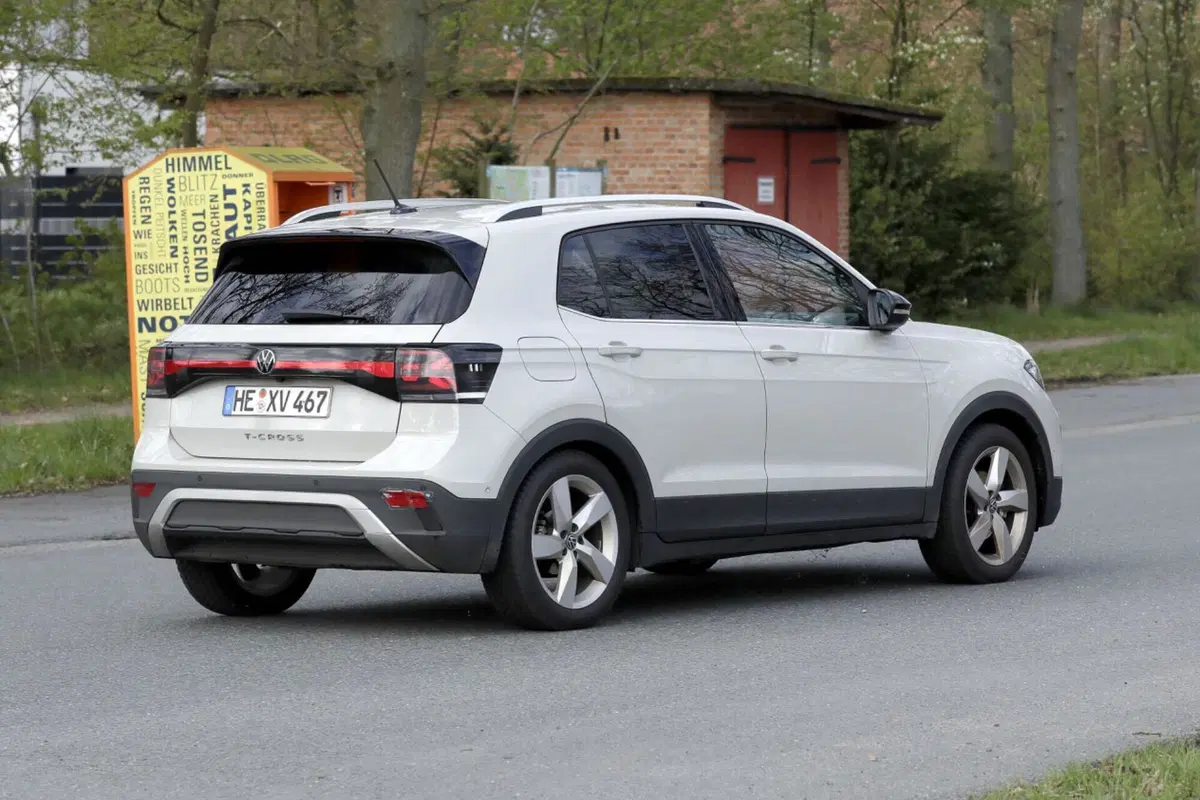 Volkswagen T-Cross 2023, il nuovo Facelift è in arrivo [Foto Spia] (11)
