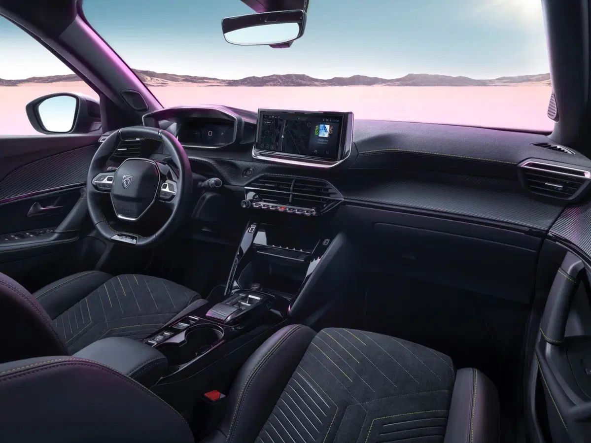 Peugeot 2008, il restyling introduce nuovi motori e un’autonomia fino a 406 km (2)