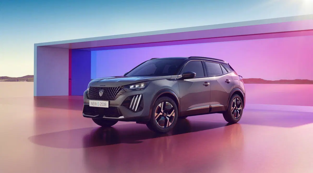 Peugeot 2008, il restyling introduce nuovi motori e un’autonomia fino a 406 km (5)