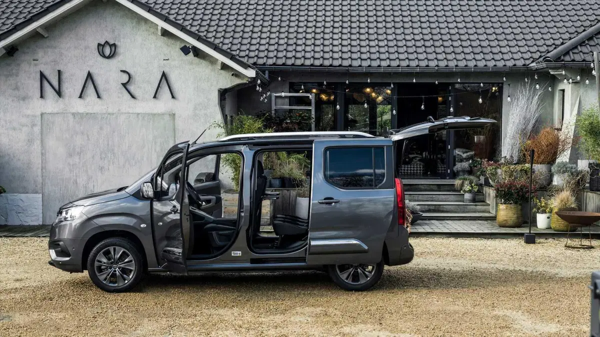 Toyota Proace City Verso Electric (2022-23) (8)