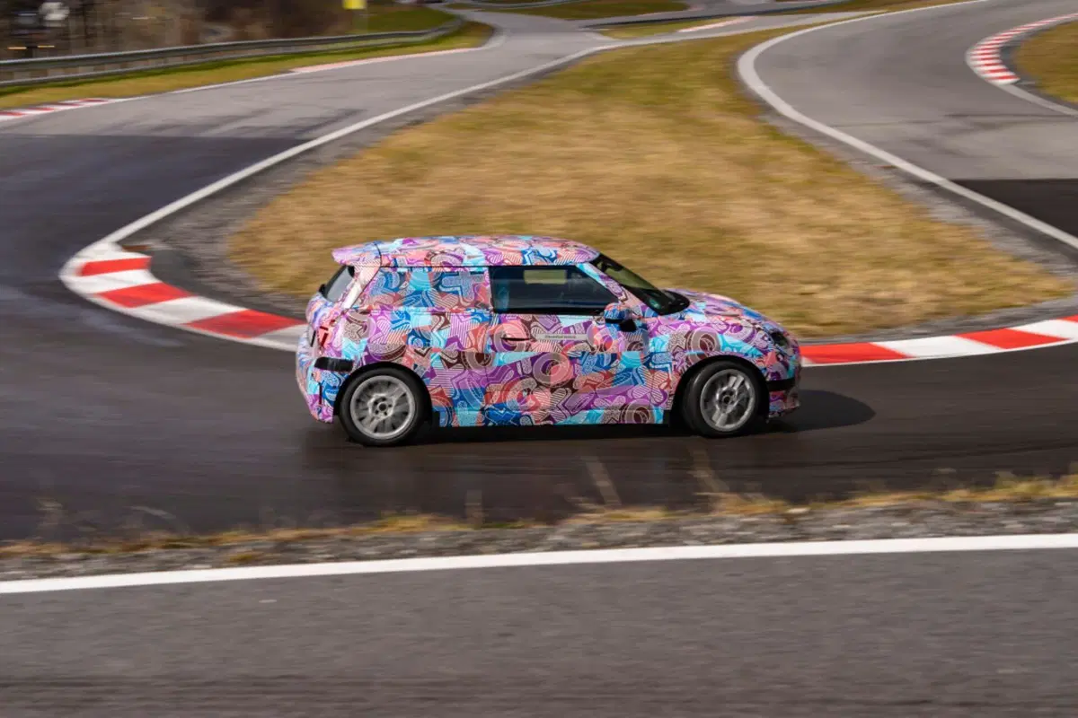 Mini Cooper SE 2023, ecco la nuova generazione dell’elettrica [VIDEO]  (2)