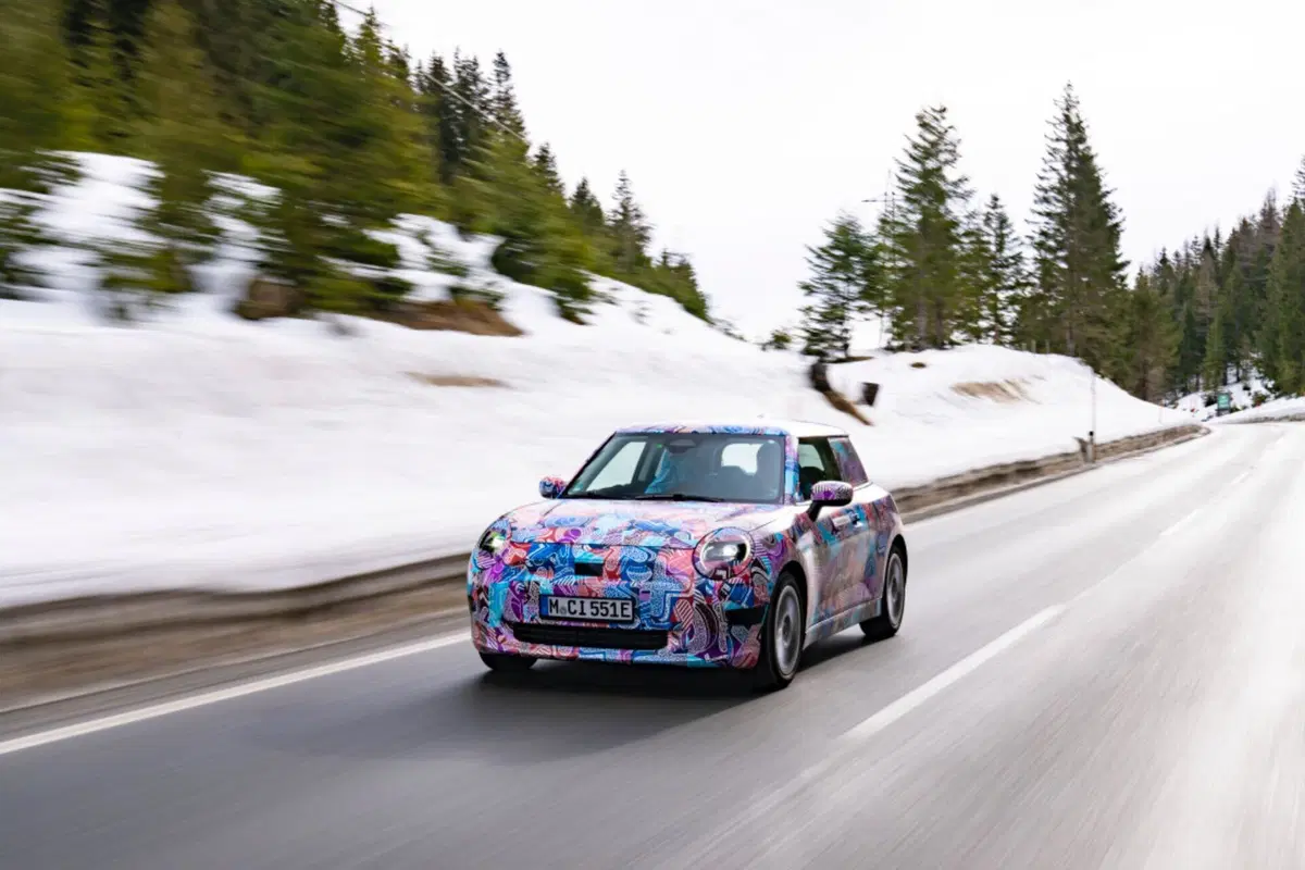Mini Cooper SE 2023, ecco la nuova generazione dell’elettrica [VIDEO]  (4)
