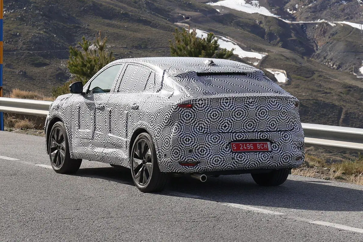 Renault Austral Coupé, ecco le Foto Spia in anteprima  (5)