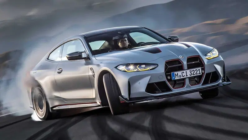 BMW M4 CSL: a 300 km/h in Autobahn [VIDEO] 
