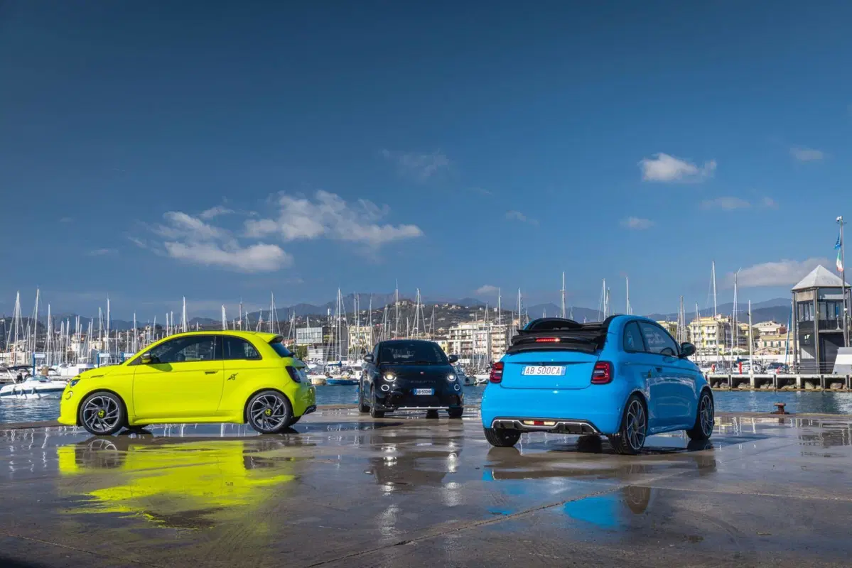 Abarth 500e, la gamma si allarga: prezzi e nuove versioni