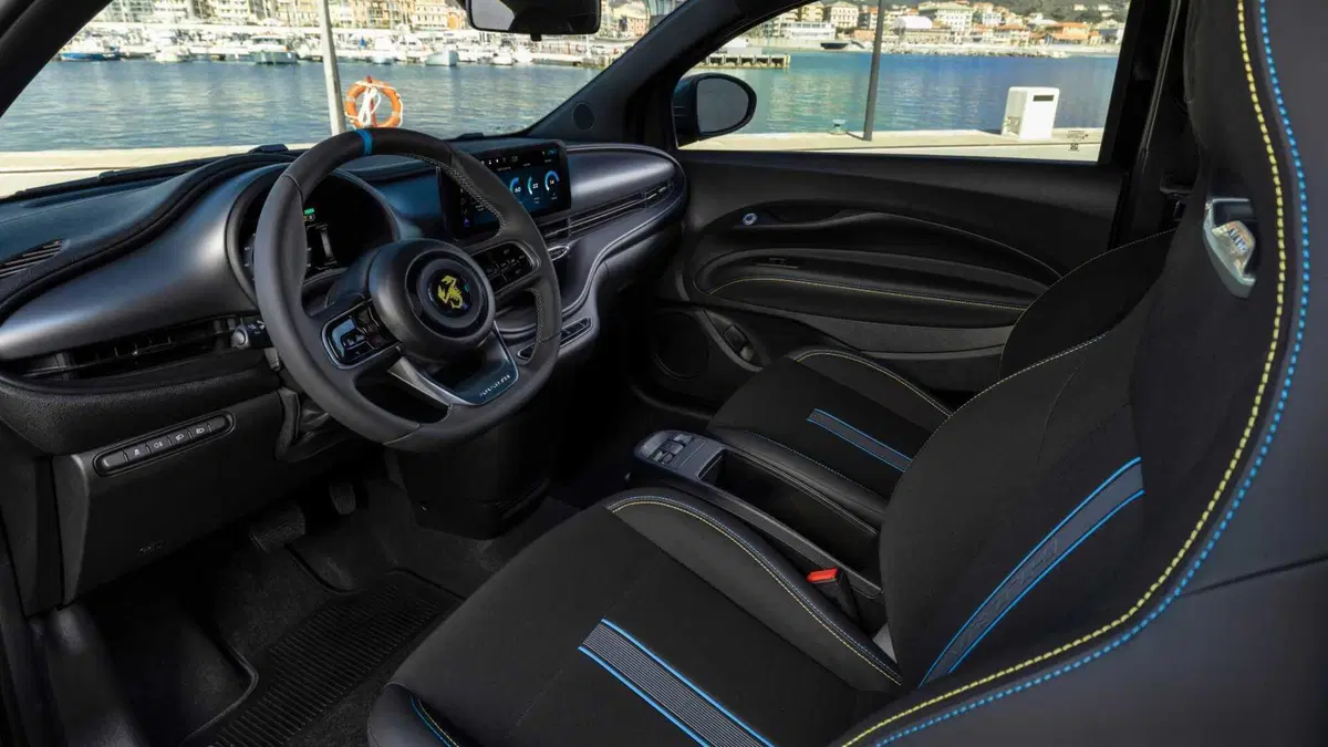 Abarth 500e Cabrio 42 kWh Turismo (7)