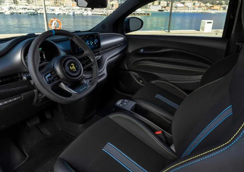 Abarth 500e Cabrio (2023-->>) (7)