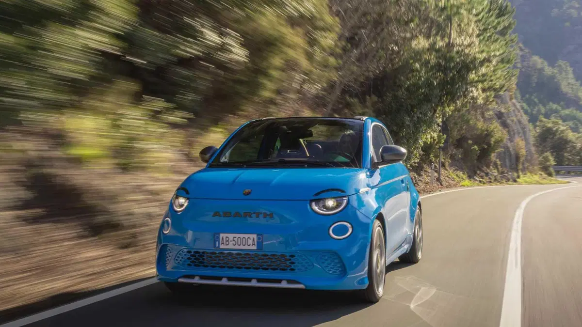 Abarth 500e Cabrio 42 kWh Turismo (2)