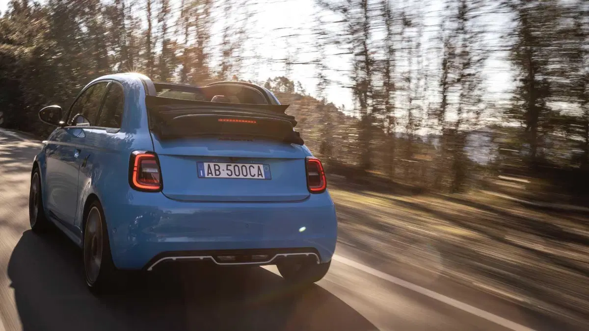 Abarth 500e Cabrio 42 kWh Turismo (4)