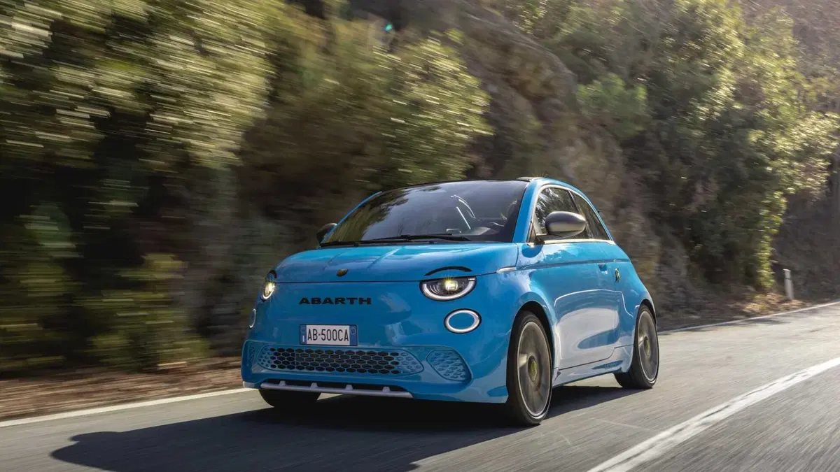 Abarth 500e Cabrio 42 kWh Turismo (3)