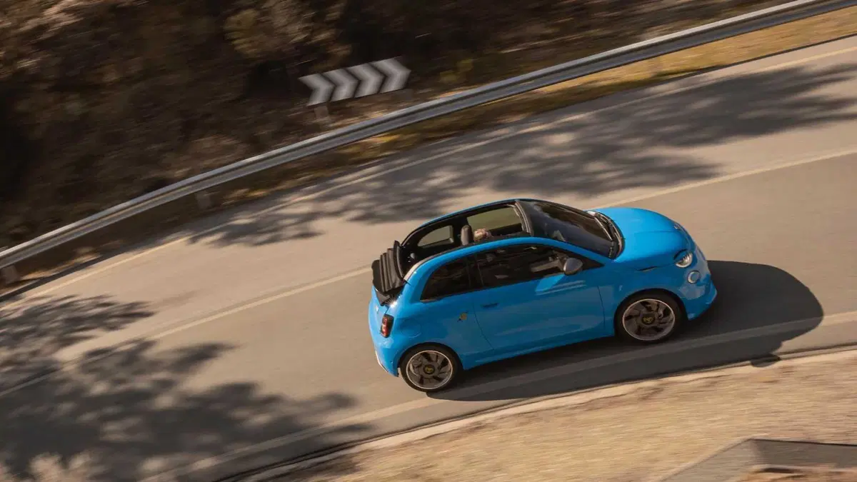 Abarth 500e Cabrio 42 kWh Turismo (6)