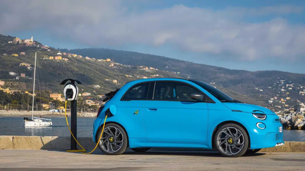 Abarth 500e Cabrio 42 kWh Turismo (5)