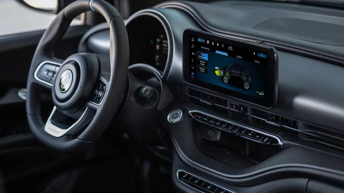 Abarth 500e Cabrio 42 kWh Turismo (9)