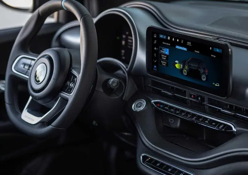 Abarth 500e Cabrio (2023-->>) (9)