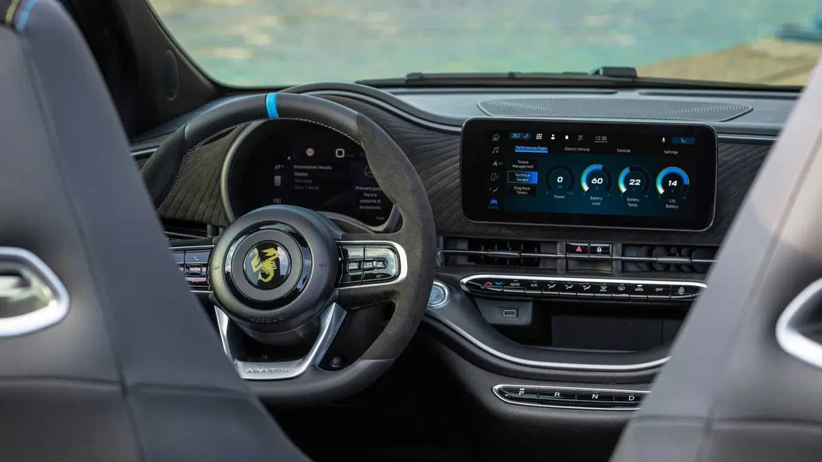 Abarth 500e Cabrio 42 kWh Turismo (11)