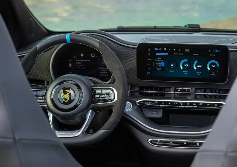 Abarth 500e Cabrio (2023-->>) (11)