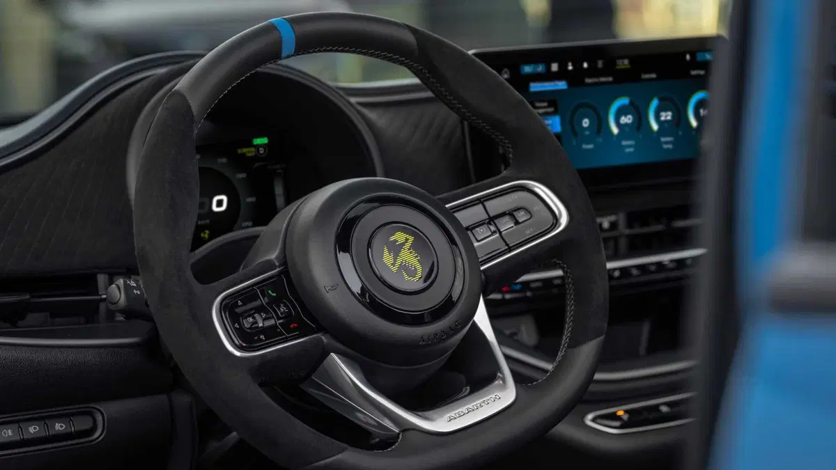 Abarth 500e Cabrio 42 kWh Turismo (12)