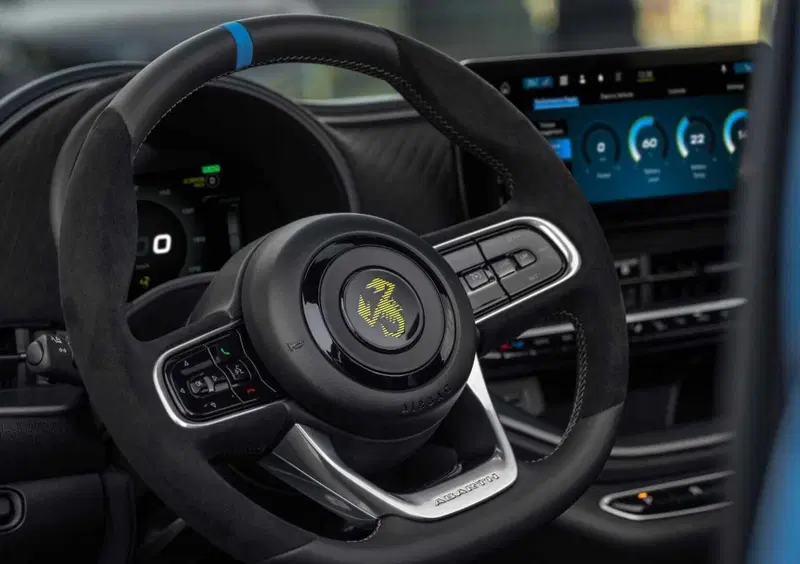 Abarth 500e Cabrio (2023-->>) (12)