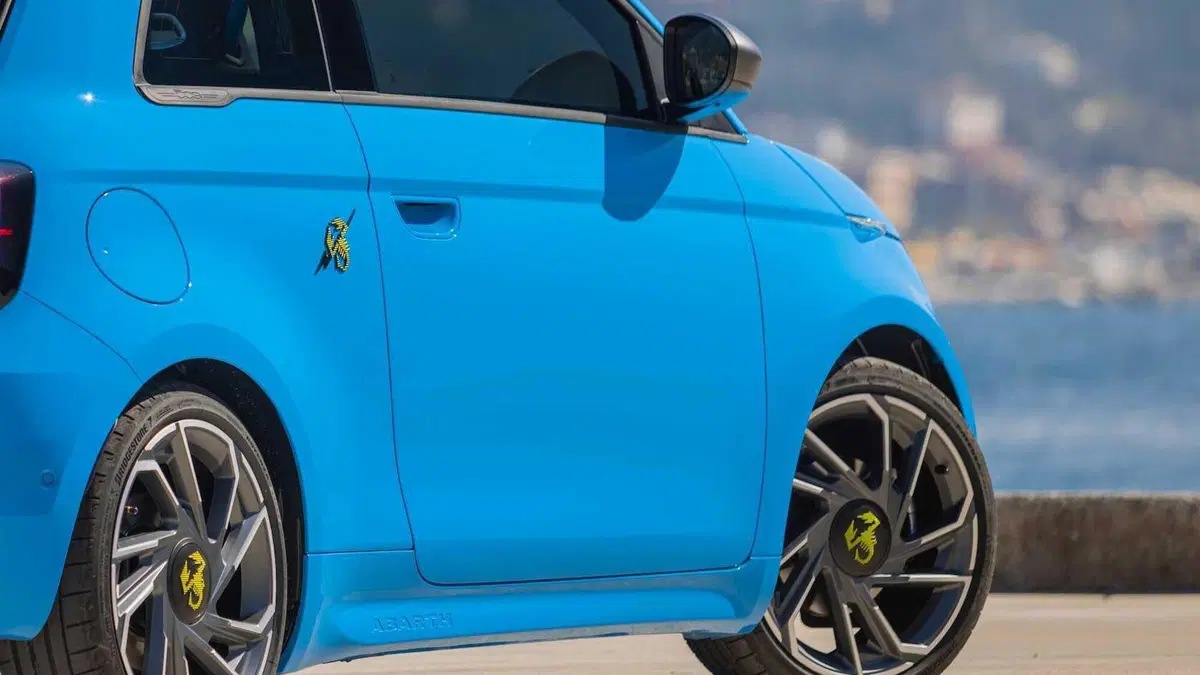 Abarth 500e Cabrio 42 kWh Turismo (13)