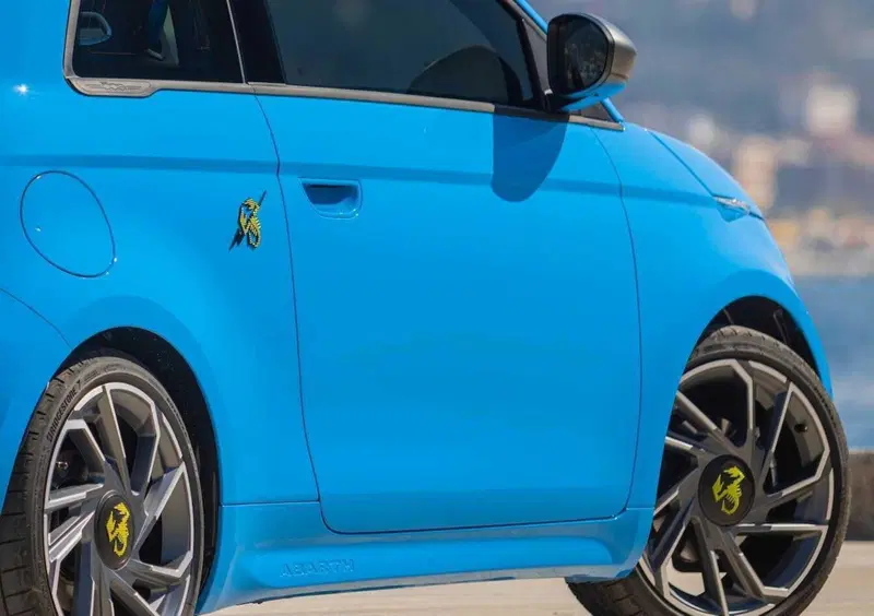 Abarth 500e Cabrio (2023-->>) (13)