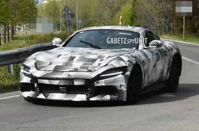 Ferrari 812 Superfast, l&rsquo;ultima Ferrari con motore V12 [Foto Spia]