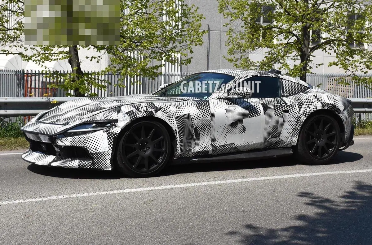 Ferrari 812 Superfast, l’ultima Ferrari con motore V12 [Foto Spia] (3)