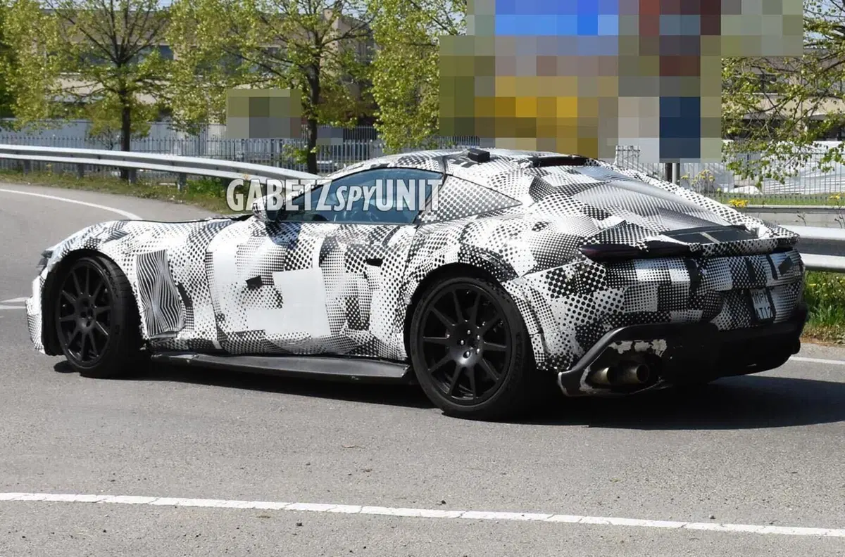 Ferrari 812 Superfast, l’ultima Ferrari con motore V12 [Foto Spia] (5)